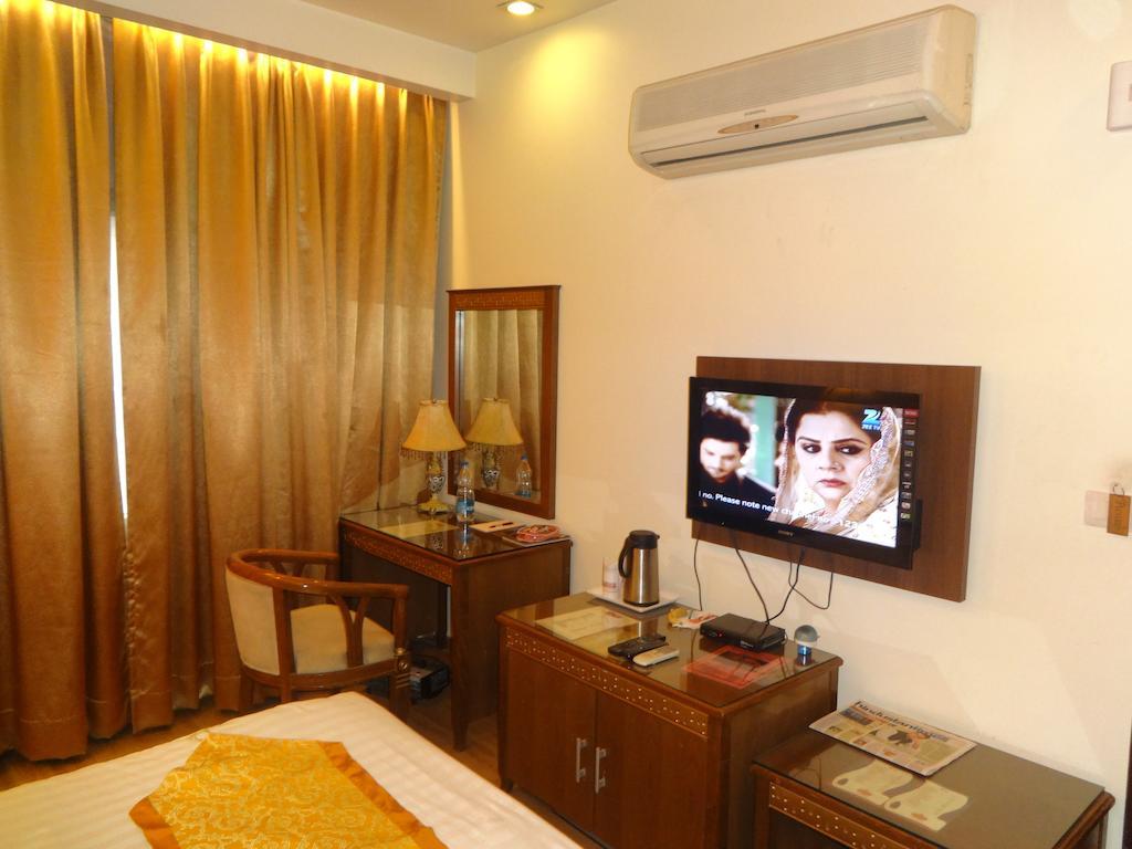 Hotel Picasso Paschim Vihar Delhi - Couple Friendly Local Ids Accepted Bilik gambar
